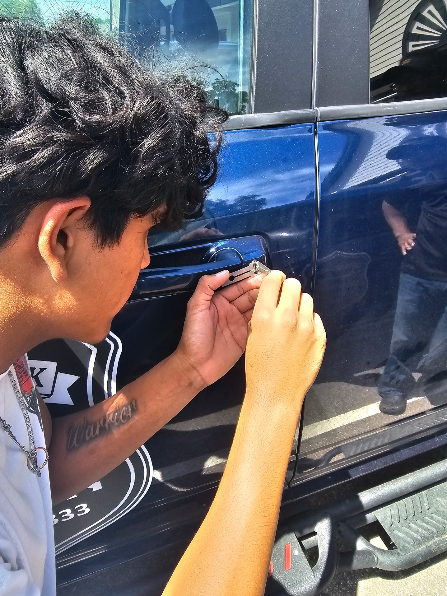 Overland Park Locksmith technician unlocking a customer's vehicle